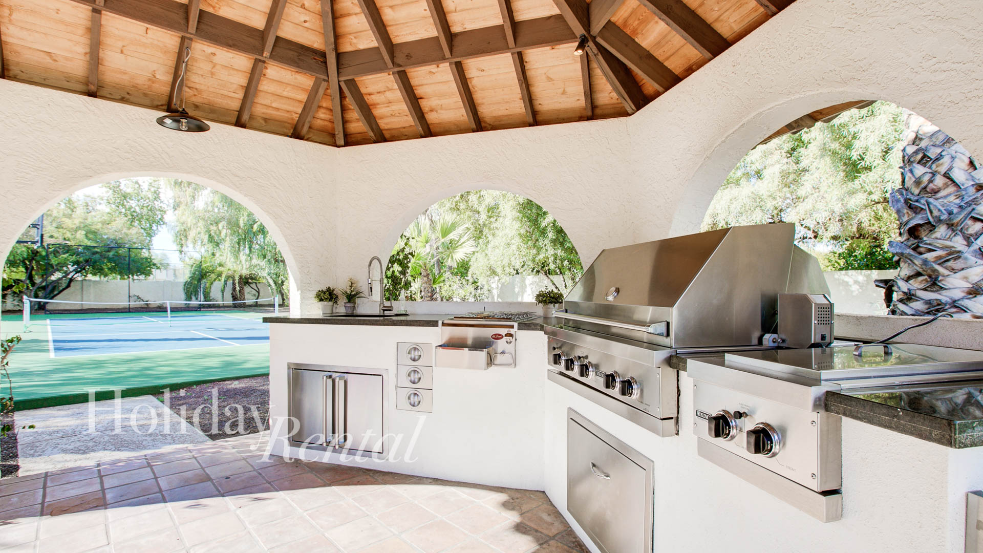 outdoor grill and kitchen area luxury vacation rental
