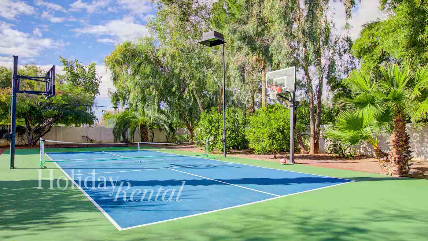 vacation rental with tennis court and basketball hoop