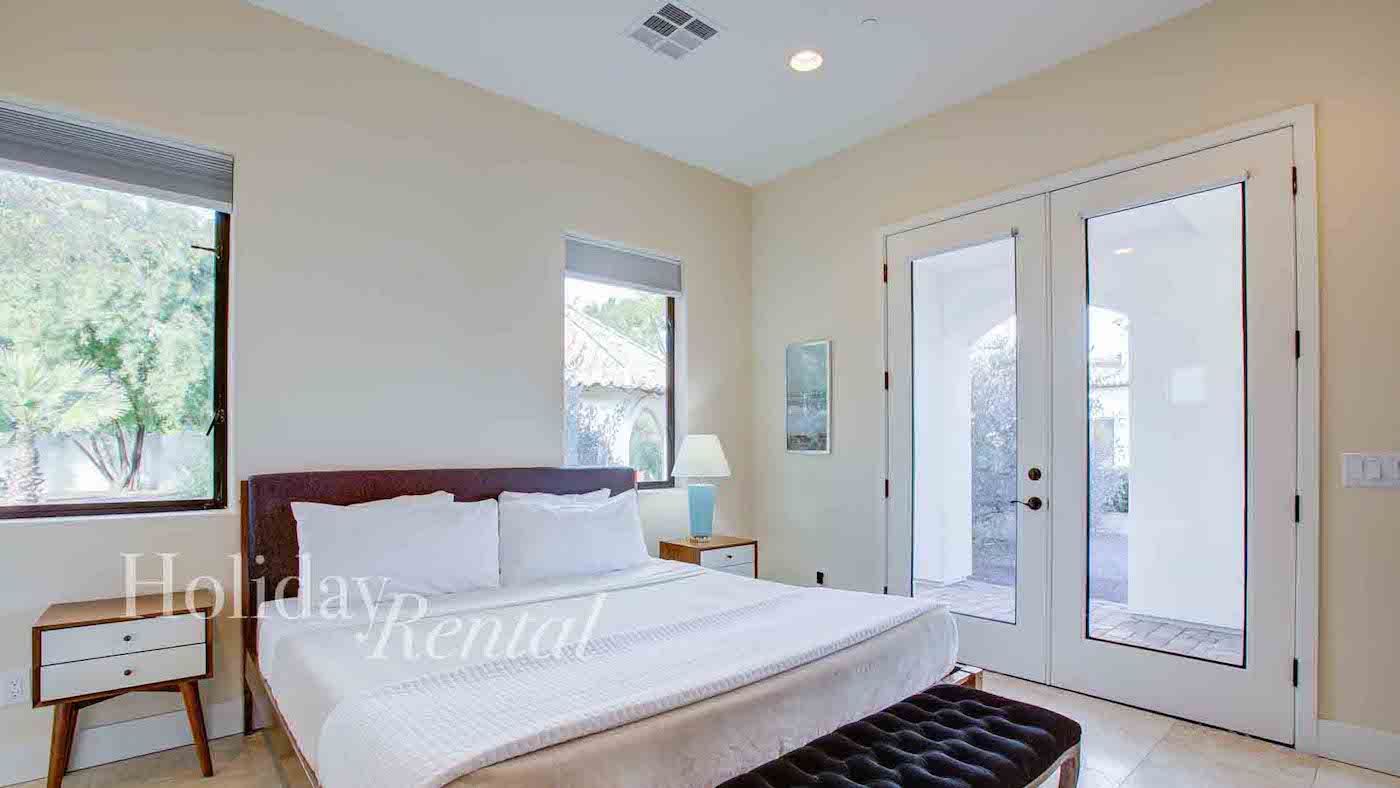 luxury scottsdale vacation rental bedroom