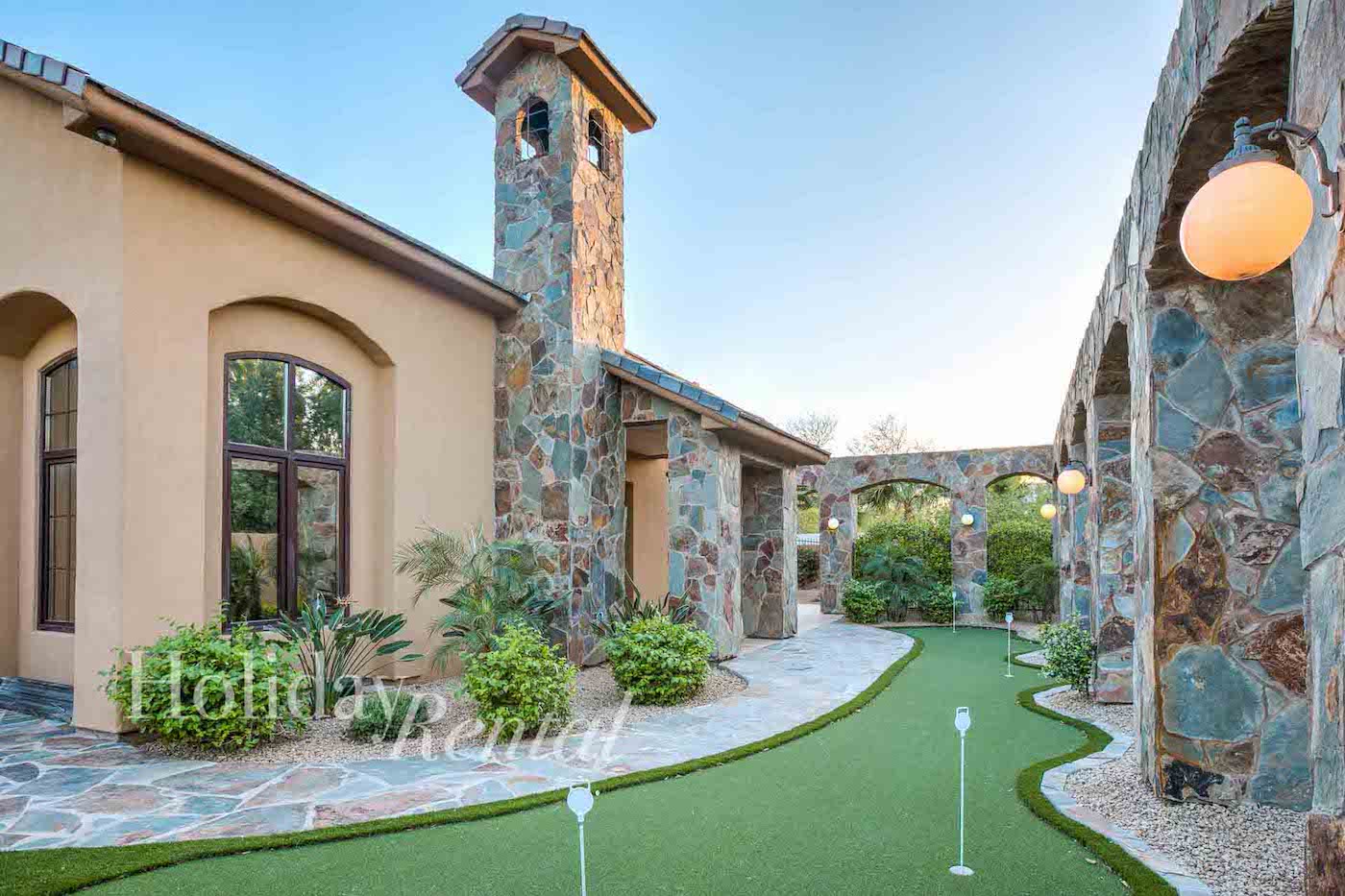 vacation rental putting green
